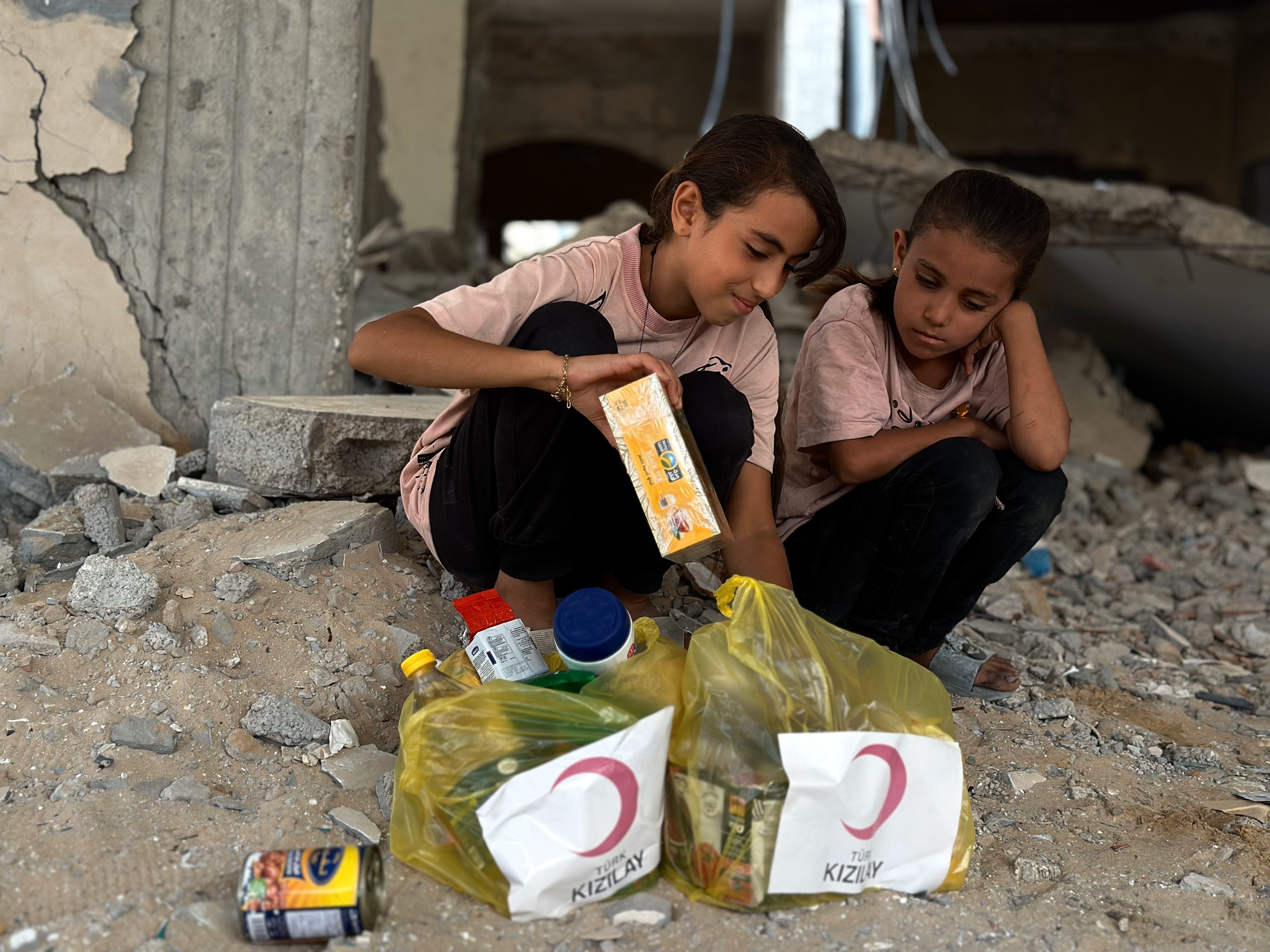 Kızılay Gazze'de gıda yardımlarını sürdürüyor