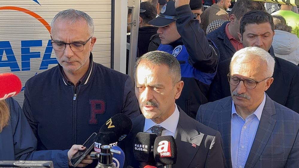 Kocaeli Valisi: Çöken binadaki aile 2. katta oturuyordu