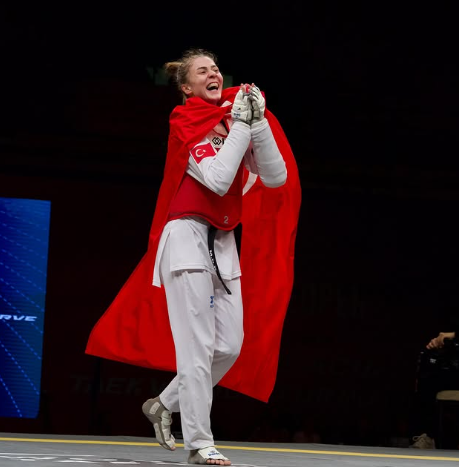 Merve, Çin'den altın ile döndü