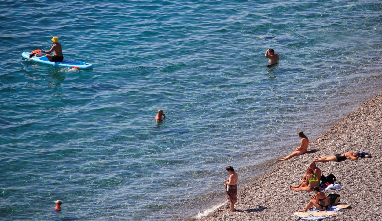 Türkiye kışı yaşarken, Antalya'da yazdan kalma günler devam ediyor
