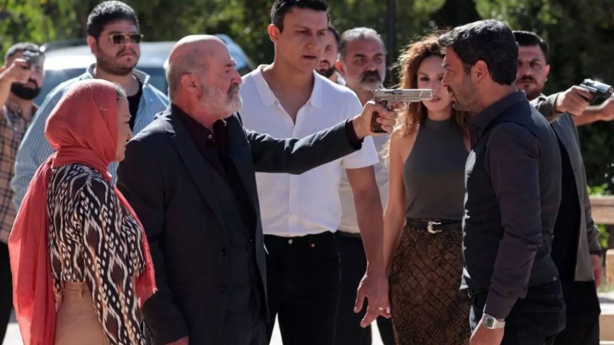 Uzak Şehir tekrarı ne zaman hangi gün saat kaçta oyuncu kadrosu? Uzak Şehir son bölüm tekrarı izle Kanal D – Youtube