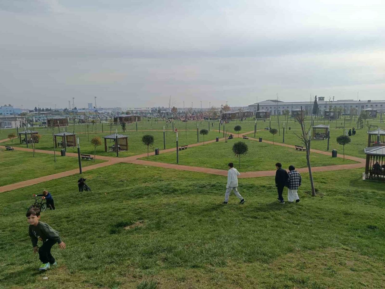 Atatürk Havalimanı Millet Bahçesi’ne ilk gününde vatandaşlar akın etti