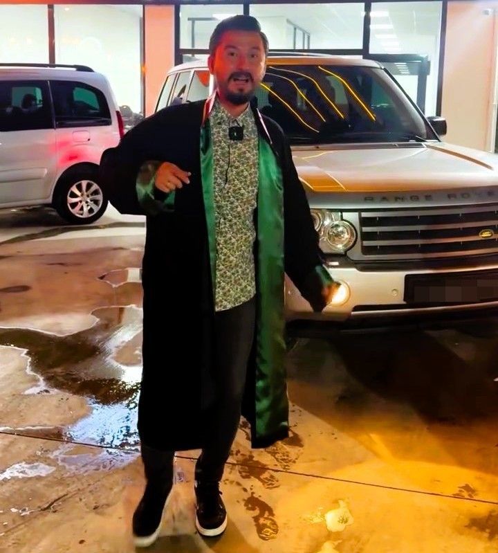 Avukat cübbeli araç tanıtımı yapan galerici: Avukatlık mesleğini küçümsemedim