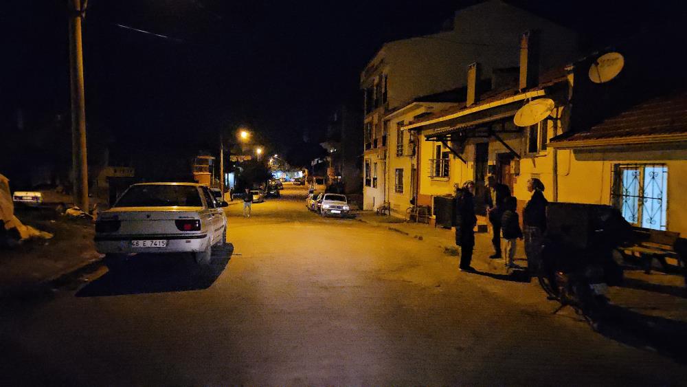 Balıkesir 4.9 büyüklüğünde depremle sallandı