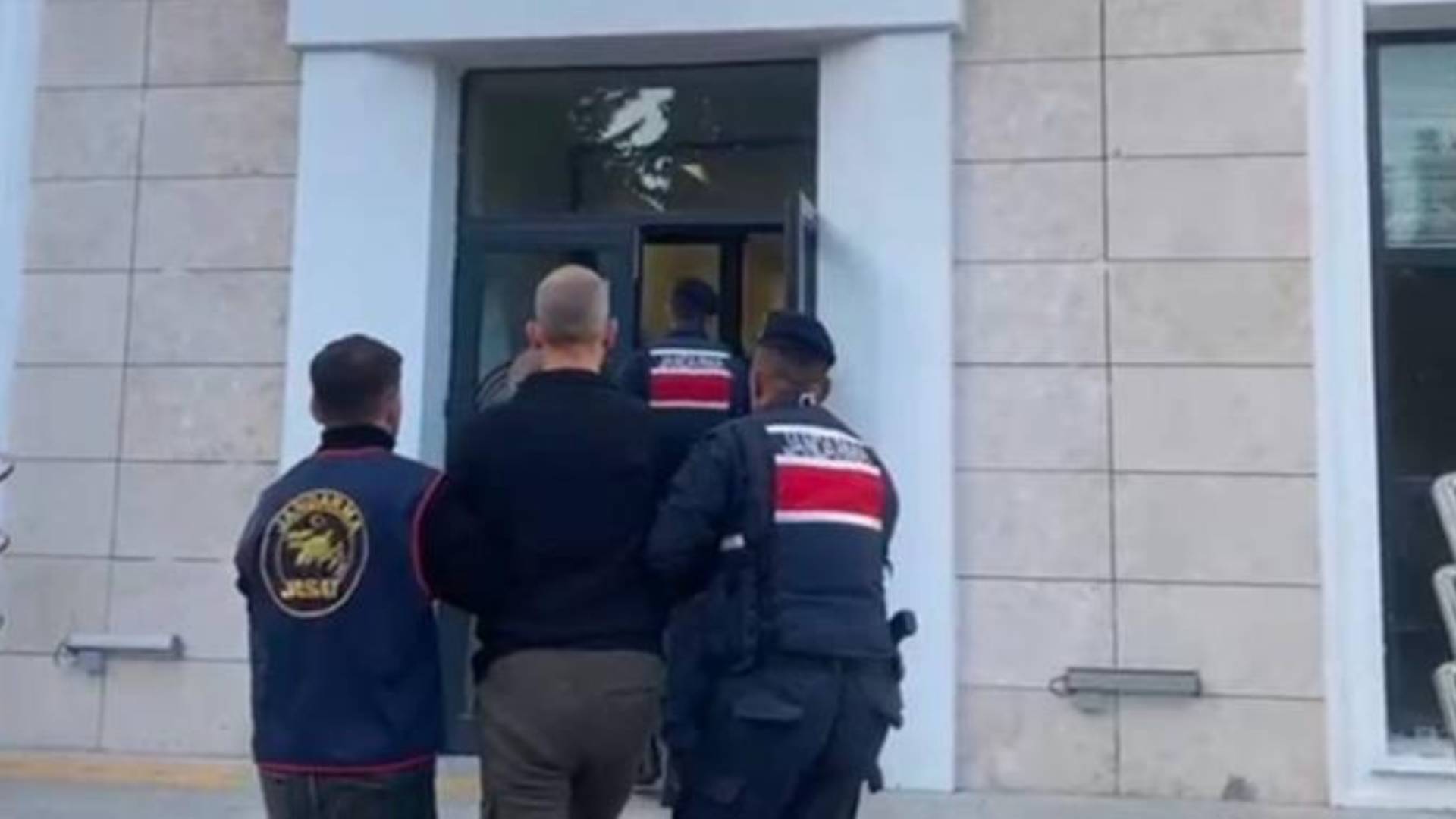 FETÖ'nün kara kuvvetleri komutanlığı yapılanmasına eş zamanlı baskın