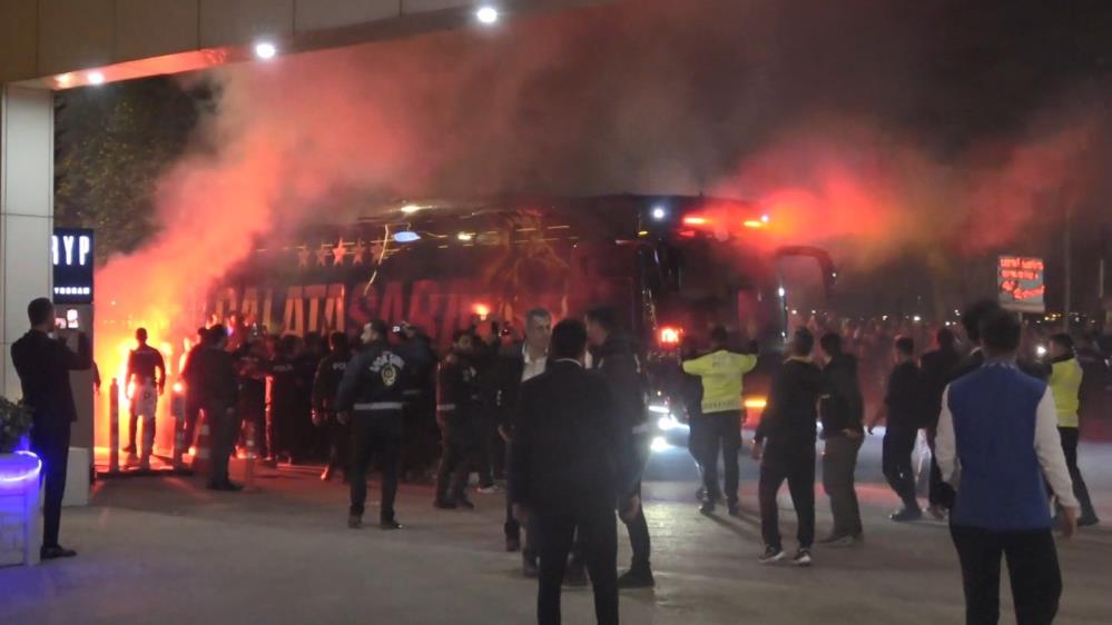 Galatasaray'a, Kocaeli'de coşkulu karşılama