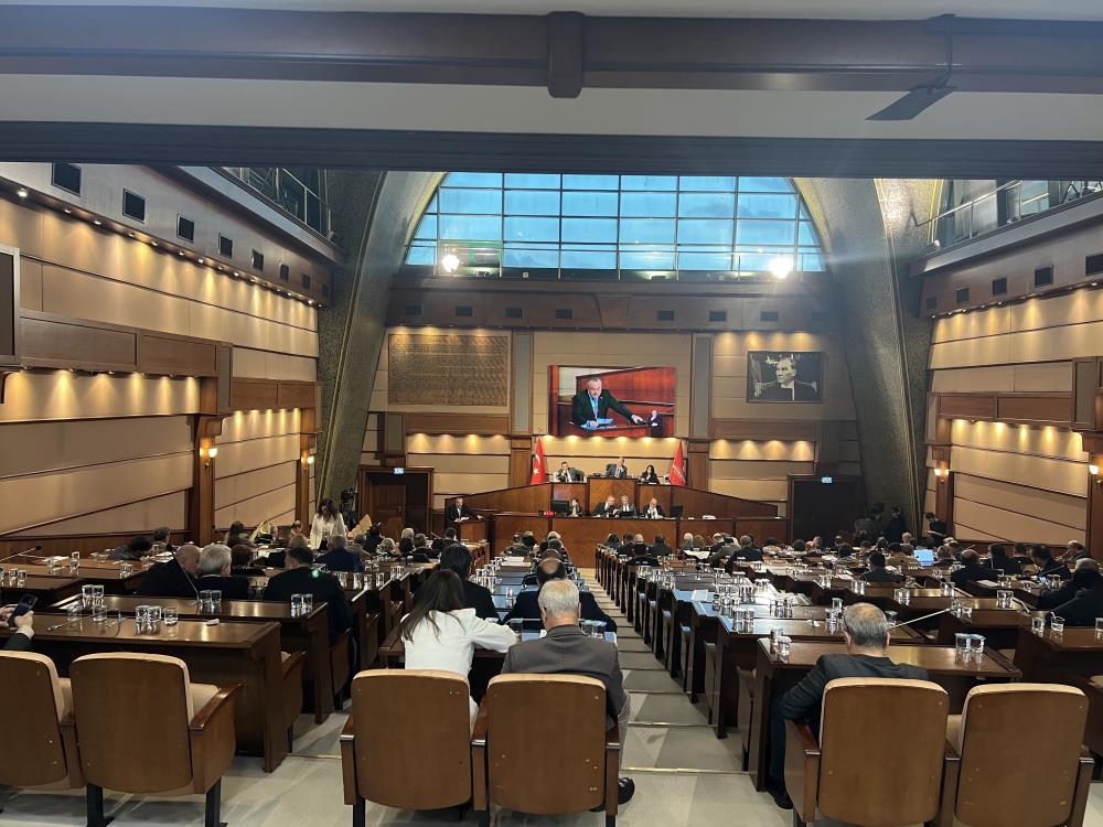 İBB Meclisi'nde AK Partililer ile CHP'liler arasında 'iddianame' gerginliği