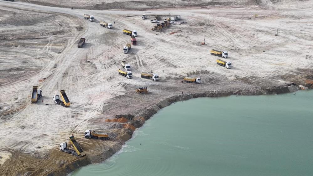 İBB'den, hafriyat alanı ilan edilen Mavi Göl yolunda skandal!