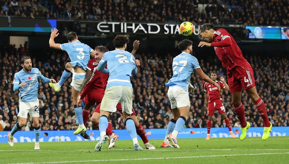 Liverpool'u 3-0 ile geçen Manchester City ikinciliğe yerleşti