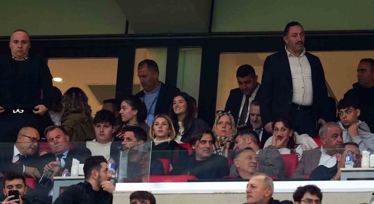 Milli Teknik Direktörü Vincenzo Montella, Galatasaray - Trabzonspor maçında