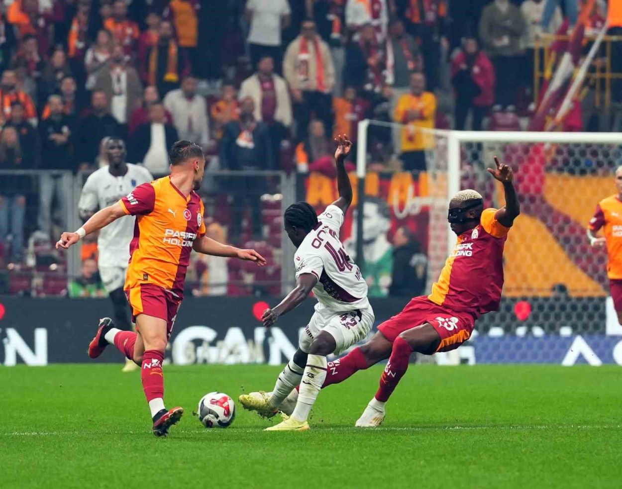 RAMS Park'ta zirveyi yakından ilgilendiren maçta puanlar paylaşıldı