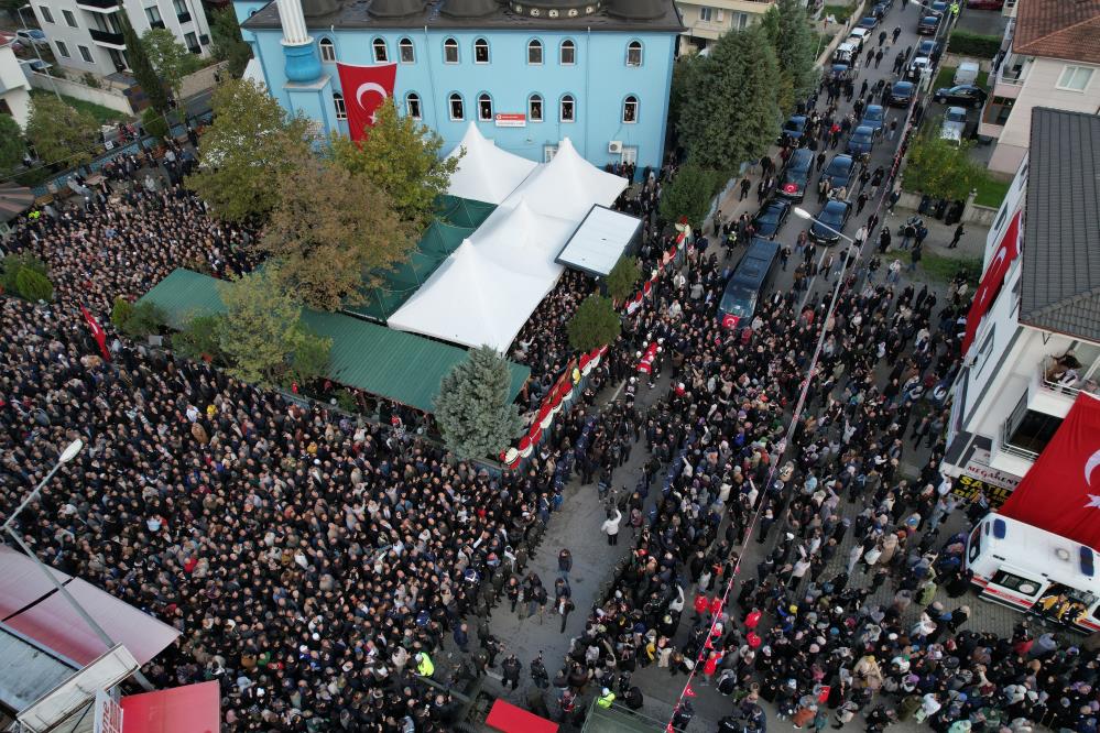 Şehit Astsubay Akın Karakuş'u Sakarya'dan binlerce kişi uğurladı
