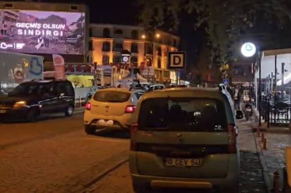 Sındırgı'da deprem paniği