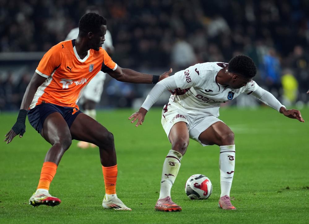 Trabzonspor, Başakşehir deplasmanında! 7 gol, 1 kırmızı kart!