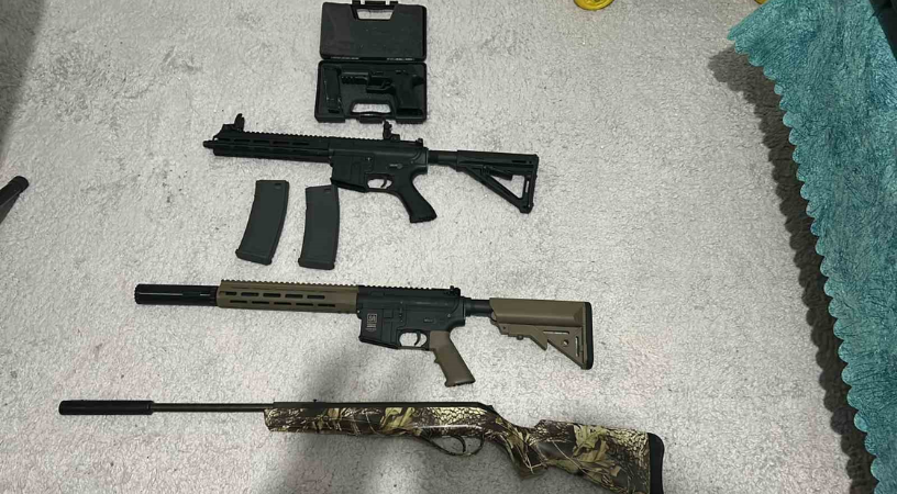 İstanbul merkezli DEAŞ operasyonunda kılıç, pala, kasatura ele geçirildi