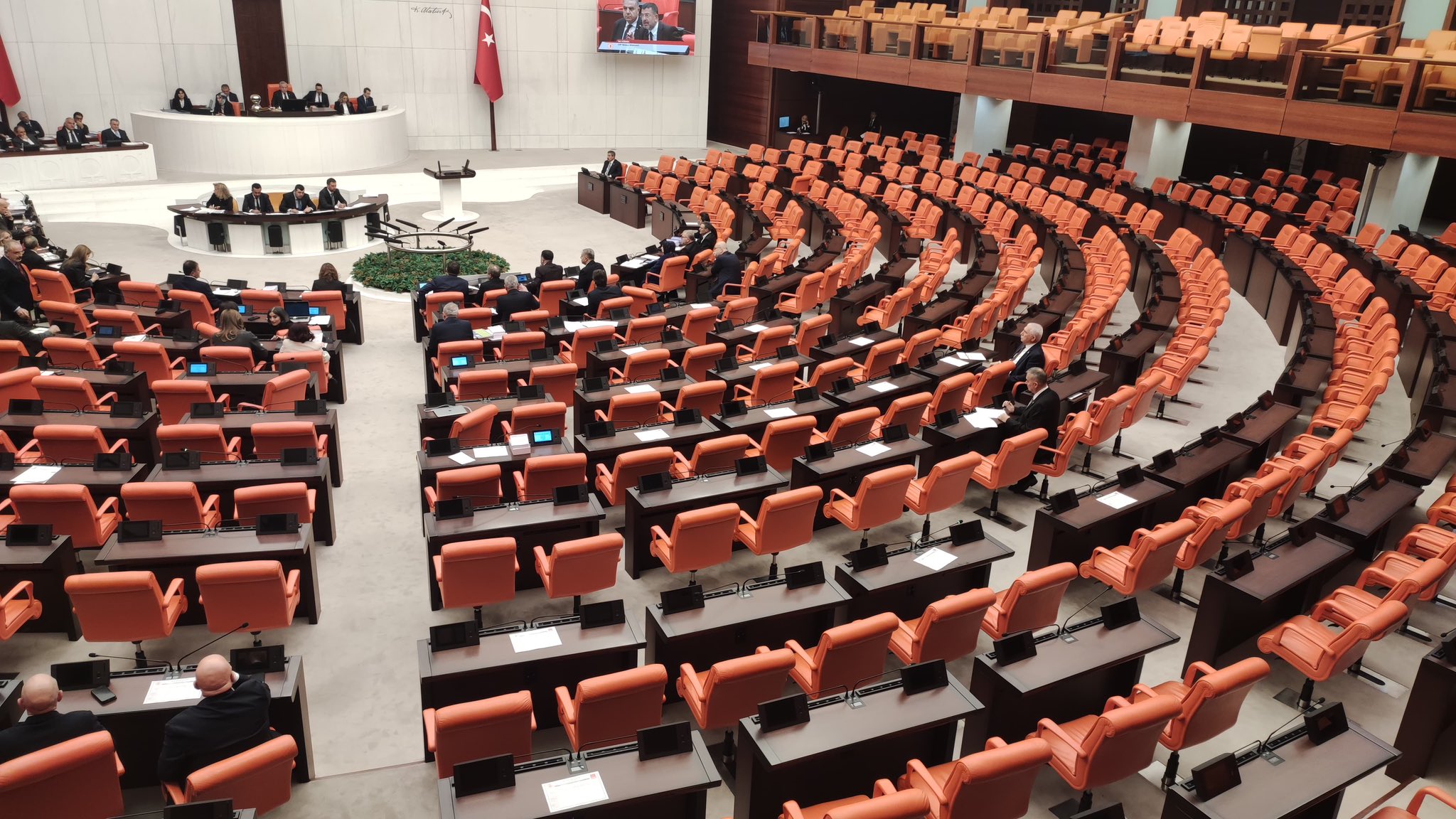 Yeni yıl, yeni yükler: 1 Ocak’ta vatandaş için zam, esnaf için vergi, şirketlere yeni zorunluluklar