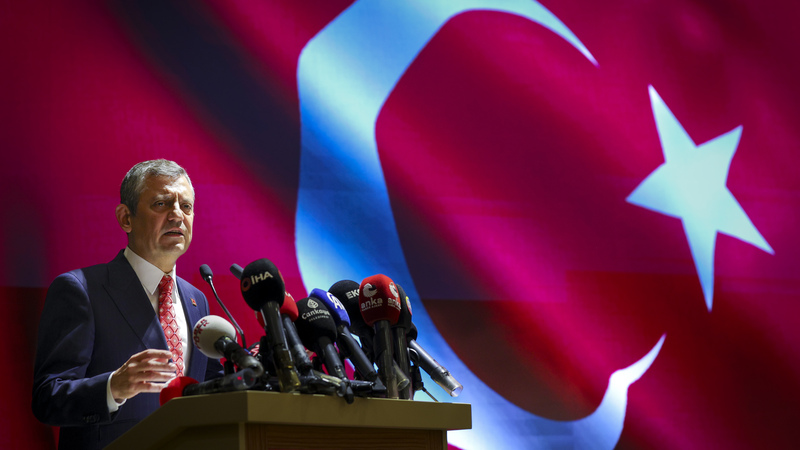 CHP Lideri Özgür Özel: Türk Bayrağımıza Yönelik Saldırıyı Lanetliyorum, Hiçbir Provokasyon Amacına Ulaşamayacak