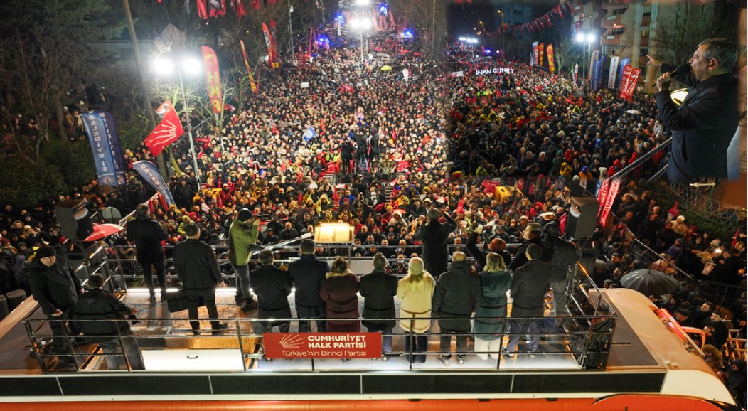 CHP Lideri Özgür Özel: “Üç Ay Daha Masum İnsanları Adalet Karşısından Kaçırırsanız, O Gök Kubbeyi Tepenize Yıkacağız”
