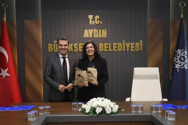 AK Parti Kuyucak yönetimi, Özlem Çerçioğlu’nu ziyaret etti AK Parti Kuyucak yönetimi, Özlem Çerçioğlu’nu ziyaret etti