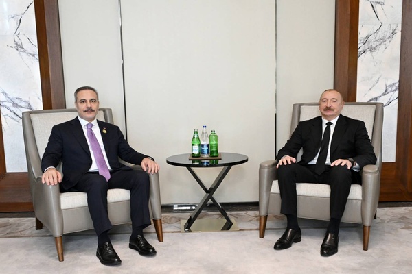 Aliyev ile Fidan, Azerbaycan-Türkiye ilişkilerini görüştü