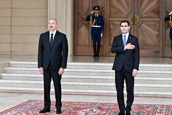 Aliyev, Türkmenistanlı mevkidaşı Berdimuhamedov ile bir araya geldi Aliyev, Türkmenistanlı mevkidaşı Berdimuhamedov ile bir araya geldi
