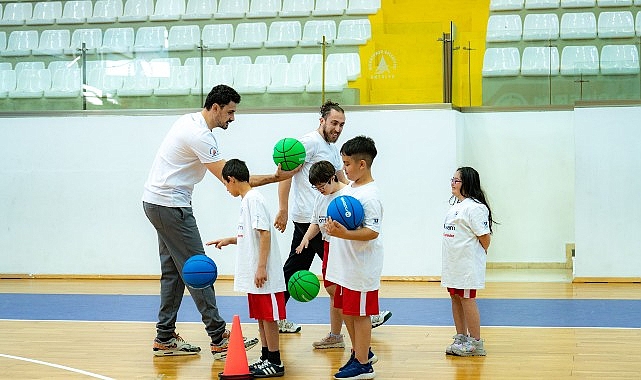 Anadolu Efes One Team kurumsal sosyal sorumluluk projesiyle EuroLeague One Team Ödülleri'nde finale kald