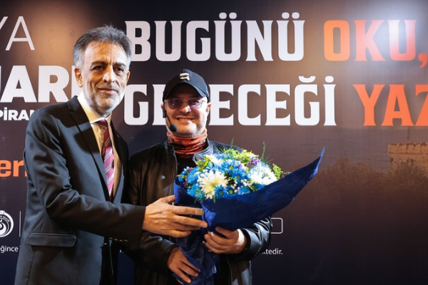 Antalya Kitap Fuarı’nda yazarlar okurlarıyla buluştu