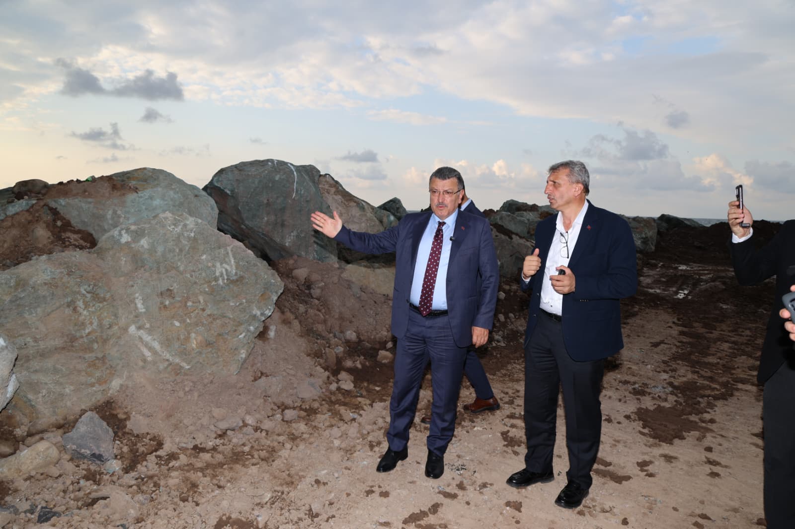 Arsin Yatırım Adası’nda tahkimat ve altyapı çalışmaları başladı