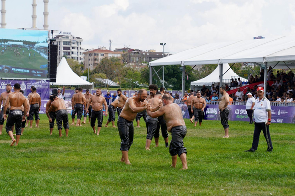 Atatürk’ün mirası Ulugazi Yağlı Güreşleri 6. yılında Maltepe’de