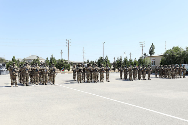 Azerbaycan Deniz Kuvvetleri'nde Patlayıcı Madde İmha Kursu mezuniyet töreni düzenlendi