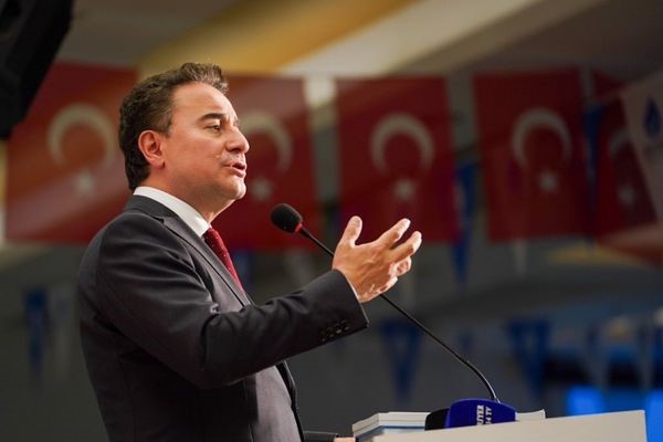 Babacan, İzmir depreminde hayatını kaybedenleri andı Babacan, İzmir depreminde hayatını kaybedenleri andı