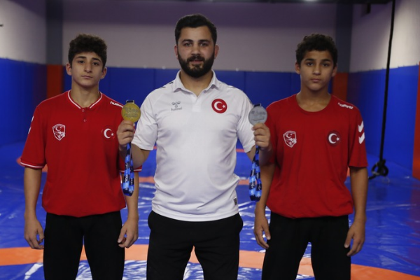 Bağcılarlı Aykal kardeşler Balkan Şampiyonası’nda finalde karşılaştı Bağcılarlı Aykal kardeşler Balkan Şampiyonası’nda finalde karşılaştı