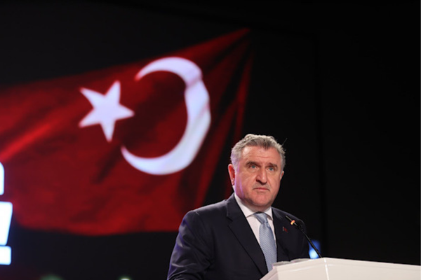 Bak: Şanlı bayrağımızı gururla temsil edeceğinize gönülden inanıyoruz Bak: Şanlı bayrağımızı gururla temsil edeceğinize gönülden inanıyoruz