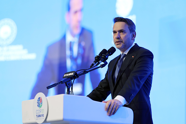 Bakan Bayraktar: Enerjide tam bağımsızlık hedefiyle çalışmaya devam edeceğiz Bakan Bayraktar: Enerjide tam bağımsızlık hedefiyle çalışmaya devam edeceğiz