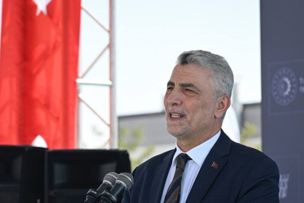 Bakan Bolat, Irak Başbakanı Ali ez-Zeydi'yi Esenboğa Havalimanı'nda karşıladı