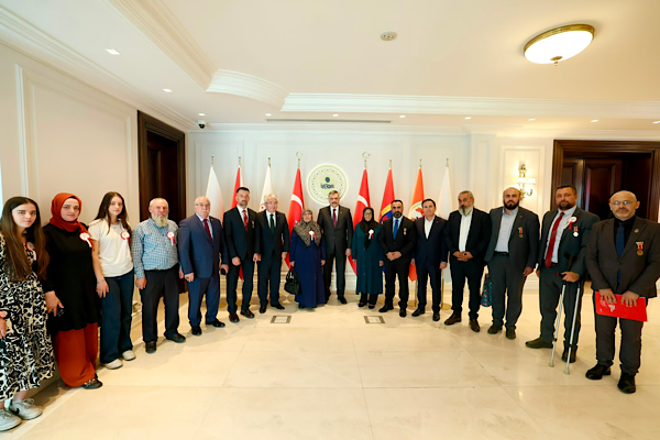 Bakan Çiftçi, şehit aileleri ve Gazi Vakfı heyetini kabul etti Bakan Çiftçi, şehit aileleri ve Gazi Vakfı heyetini kabul etti