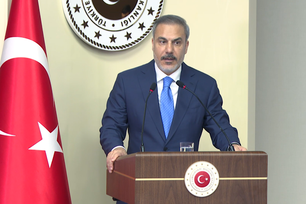Bakan Fidan, Hattab ve Şeybani ile üçlü görüşme gerçekleştirdi Bakan Fidan, Hattab ve Şeybani ile üçlü görüşme gerçekleştirdi