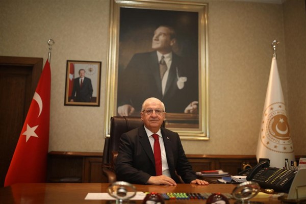 Bakan Güler, Yüksekova Spor Kadın Futbol Takımı’nı kabul etti Bakan Güler, Yüksekova Spor Kadın Futbol Takımı’nı kabul etti