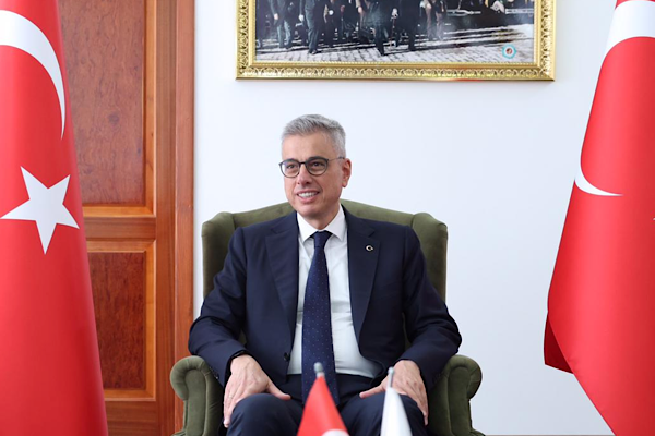 Bakan Memişoğlu: Lübnan’a 15,6 tonluk tıbbi yardım gönderildi Bakan Memişoğlu: Lübnan’a 15,6 tonluk tıbbi yardım gönderildi