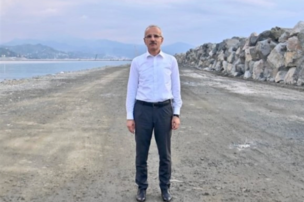 Bakan Uraloğlu, eski Milli Eğitim Bakanı Özer ile bir araya geldi Bakan Uraloğlu, eski Milli Eğitim Bakanı Özer ile bir araya geldi