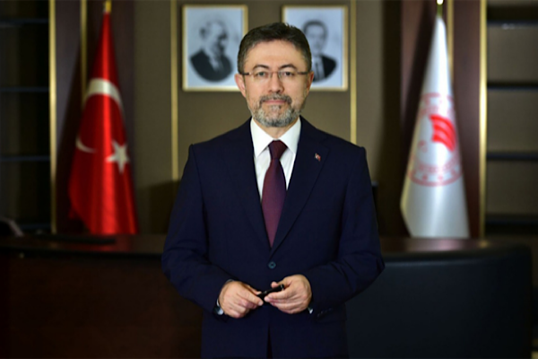 Bakan Yumaklı: Türkiye Yüzyılı’nın üreten gençleriyle 81 ilde bereket hikayeleri yazıyoruz Bakan Yumaklı: Türkiye Yüzyılı’nın üreten gençleriyle 81 ilde bereket hikayeleri yazıyoruz
