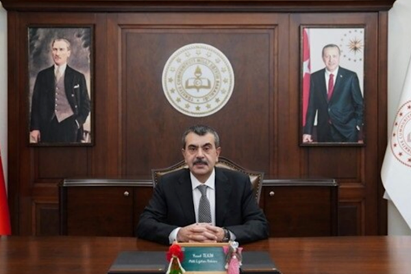 Bakan Yusuf Tekin, Ümitköy Kız Anadolu İmam Hatip Lisesi mezuniyet törenine katıldı Bakan Yusuf Tekin, Ümitköy Kız Anadolu İmam Hatip Lisesi mezuniyet törenine katıldı