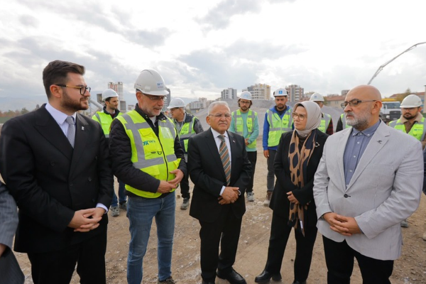 Başkan Büyükkılıç Kartal Katlı Kavşağı Projesini sahada inceledi Başkan Büyükkılıç Kartal Katlı Kavşağı Projesini sahada inceledi
