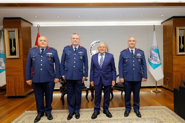 Başkan Büyükkılıç, Kayseri’nin yeni komutanlarını ağırladı
