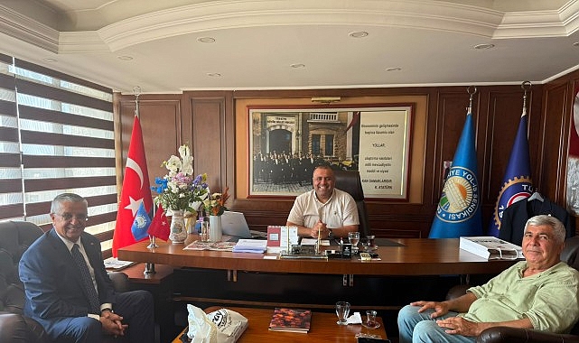 Başkan Topaloğlu'ndan Özdemir'e hayırlı olsun ziyareti Başkan Topaloğlu'ndan Özdemir'e hayırlı olsun ziyareti