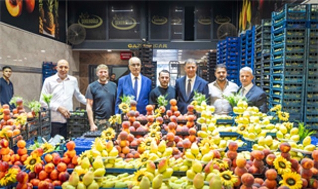 Başkan Tugay İzmir'in hal esnafıyla buluştu
