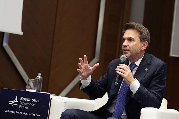 Bayraktar, Küresel Sistemin Kırılma Noktası: Enerji Diplomasisi paneline katıldı