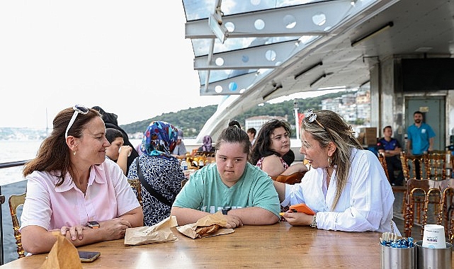 Bayrampaşa Belediyesi'nden engelsiz Boğaz keyfi