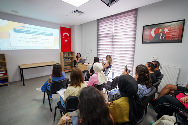 Beylikdüzü'nde ebeveynlere “Okula Uyum ve Oryantasyon Süreci” semineri Beylikdüzü'nde ebeveynlere “Okula Uyum ve Oryantasyon Süreci” semineri