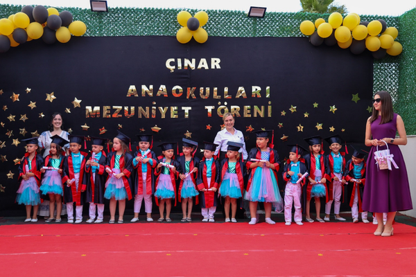 Buca Çınar Anaokulları’nda mezuniyet sevinci Buca Çınar Anaokulları’nda mezuniyet sevinci